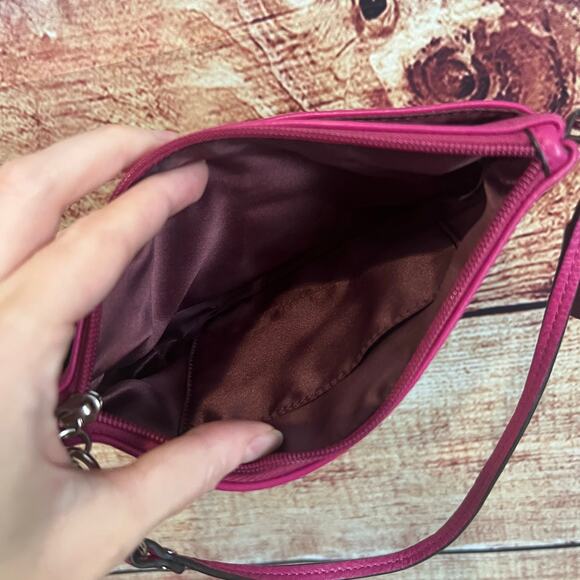 Authentic Coach Clutch Wristlet Hot Pink Fuchsia Pebbled Leather 8x5 - Picture 3 of 4